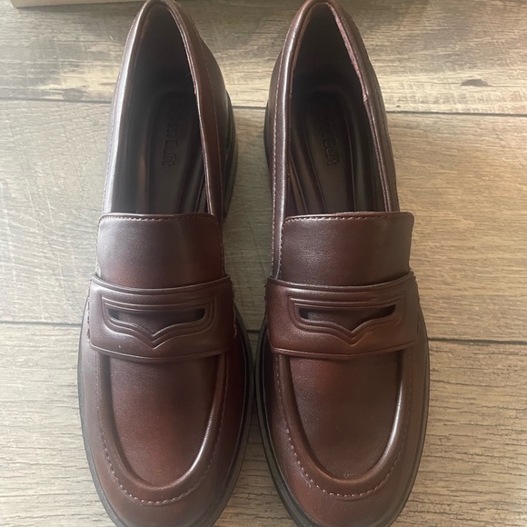 Classic Women's Brown Leather Penny Loafers - Picture 4 of 6